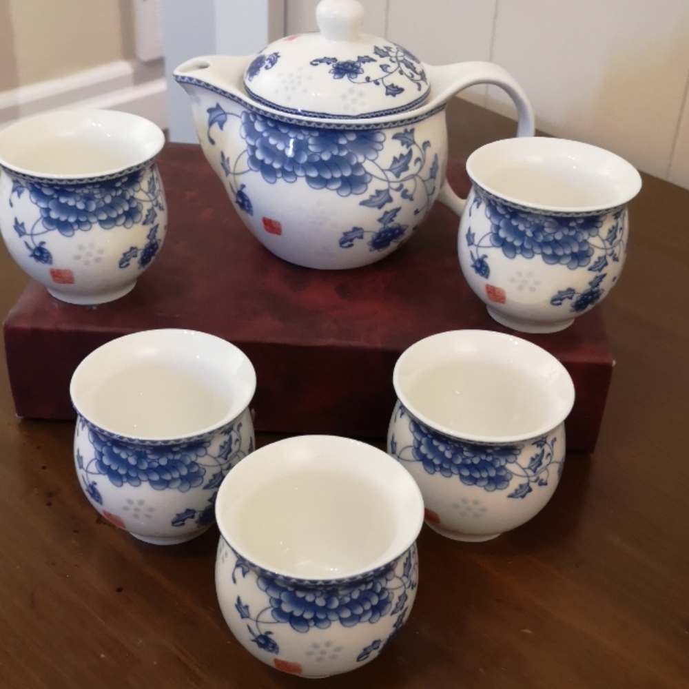 7 pc Chinese Kung Fu porcelain tea set